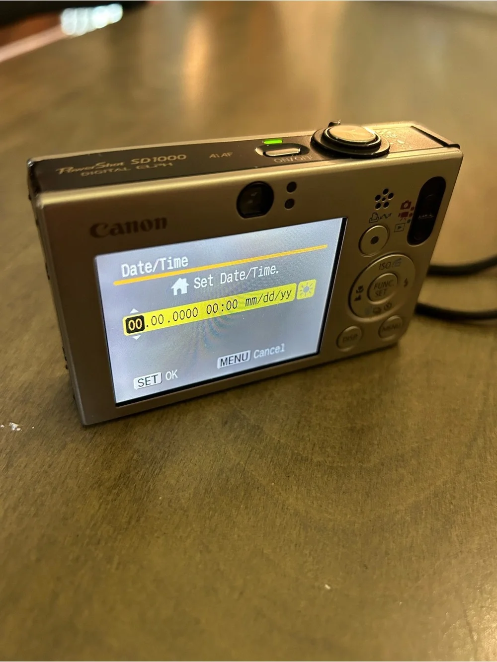 Canon Powershot SD1000 Digital ELPH Compact Camera with Accessories
